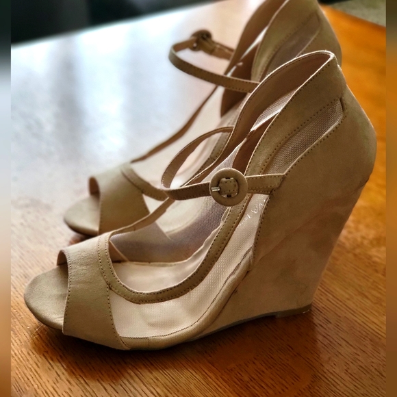 Wild Diva Lounge peep-toe wedges - Picture 2 of 5